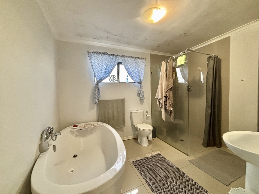 3 Bedroom Property for Sale in Loucharmante Western Cape